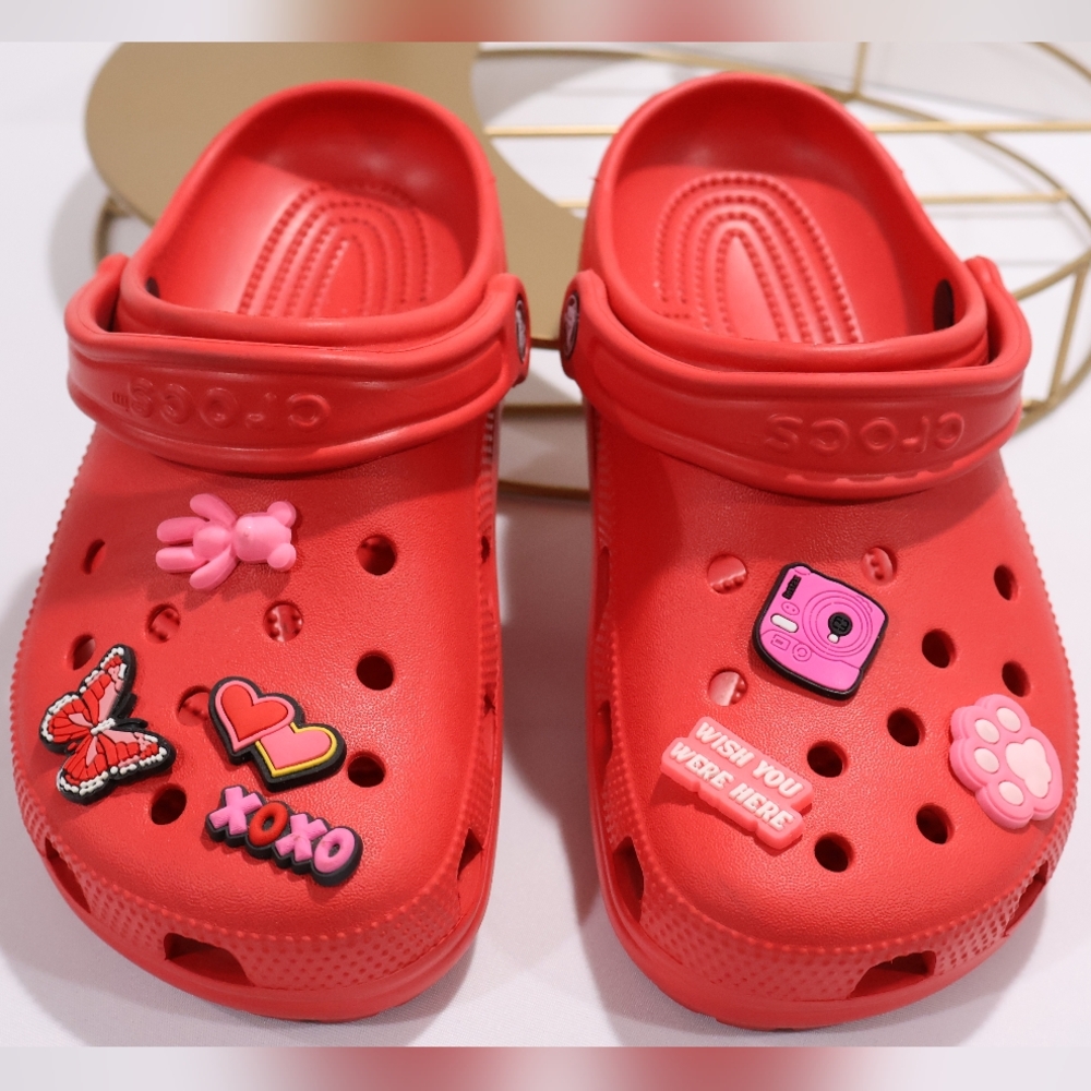 Kids CROCS with Charms + $5 Dunkin Donuts Gift Card 🎁